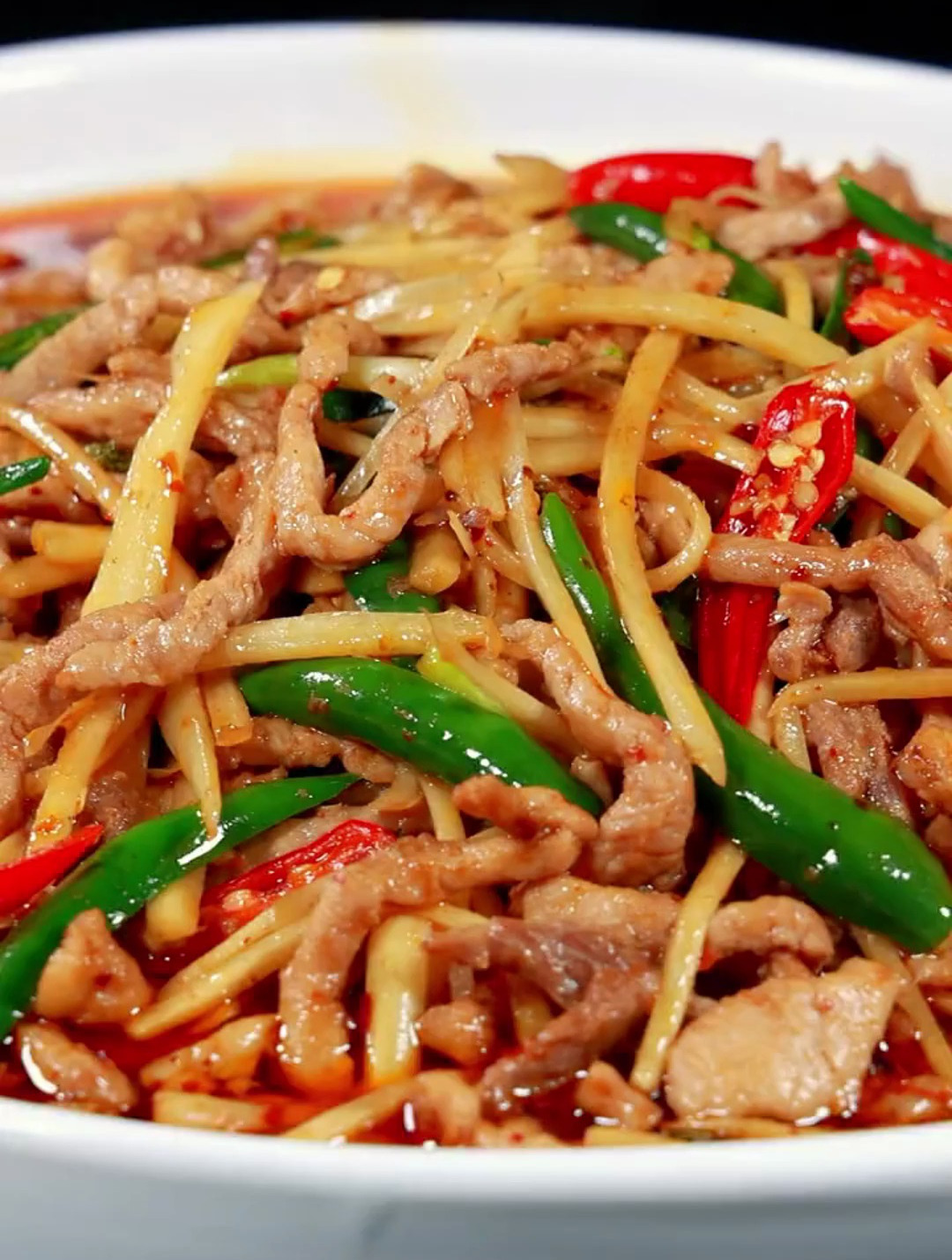 这道不一样的仔姜肉丝,用江湖菜的炒法,吃起更加细嫩爽口!