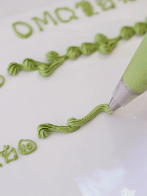 今日份蛋糕课堂实拍!跟着老师学复古奶油花边,蛋糕装饰必备!