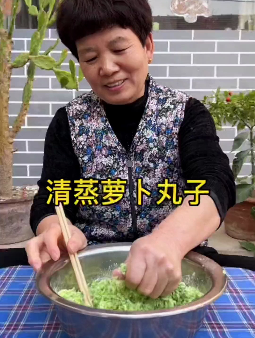 今天在家做了一道既简单又清淡可口的菜清蒸萝卜丸子
