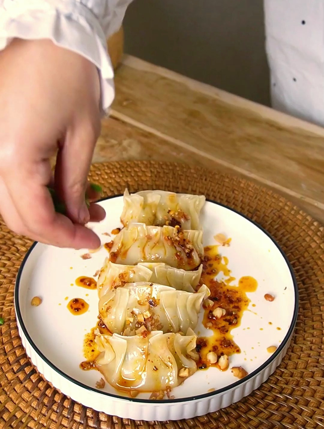 日式煎饺制作过程 中国人叫锅贴 如何把煎饺做出米其林的感觉