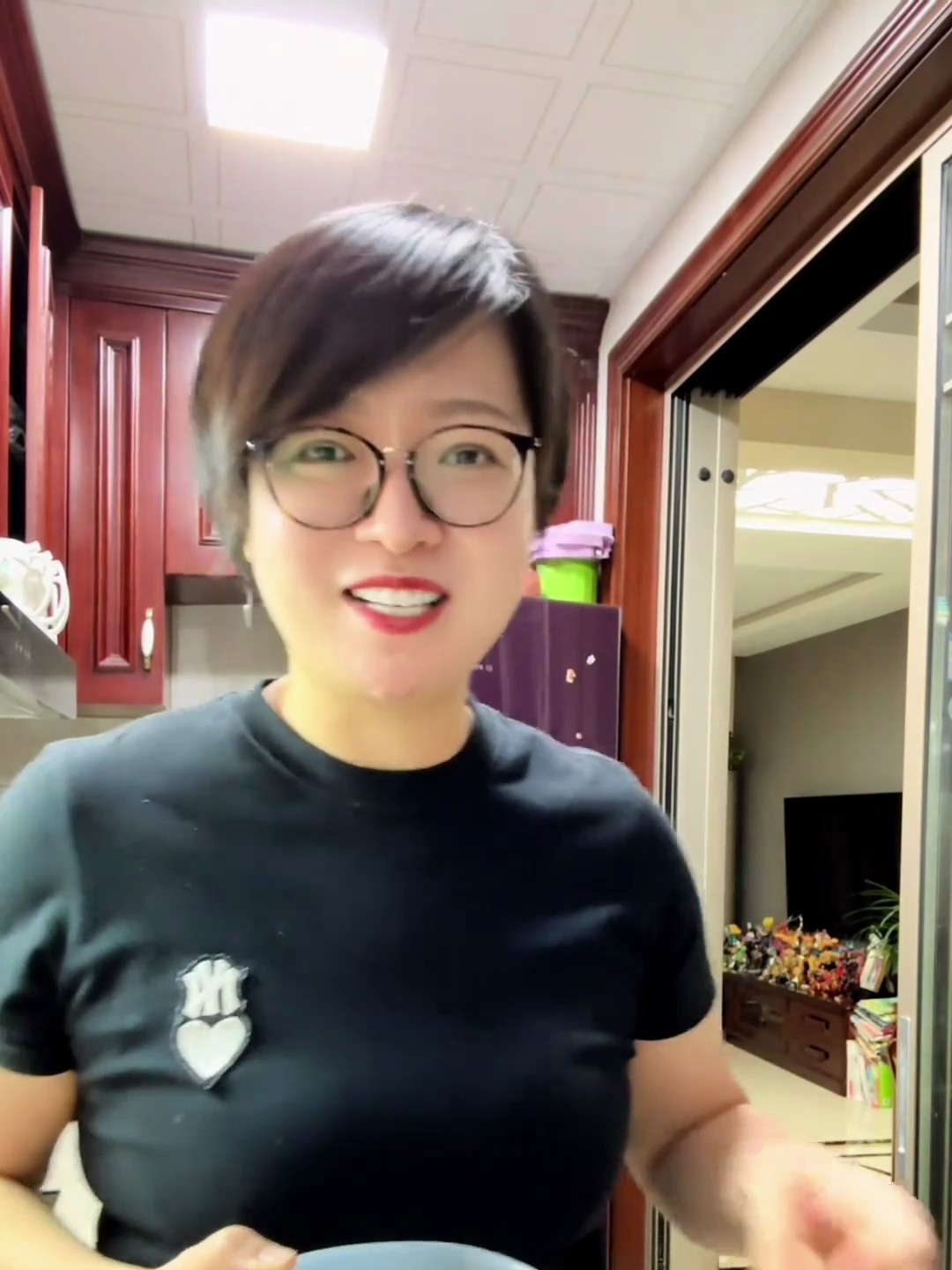 米饼夹鸡蛋 小时候的味道 现在外面卖的少了 自己在家做 味道好吃