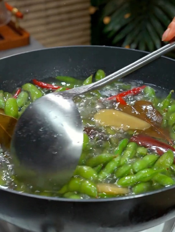 煮毛豆怎么做才能即入味又不变色呢