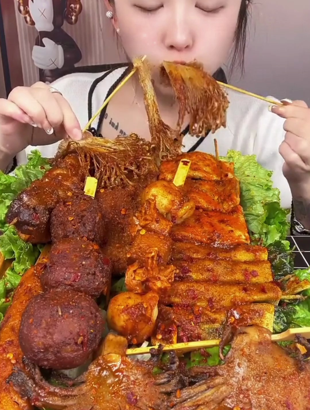 油炸串串又来啦,每根金针菇都有属于他的牙缝,哈哈