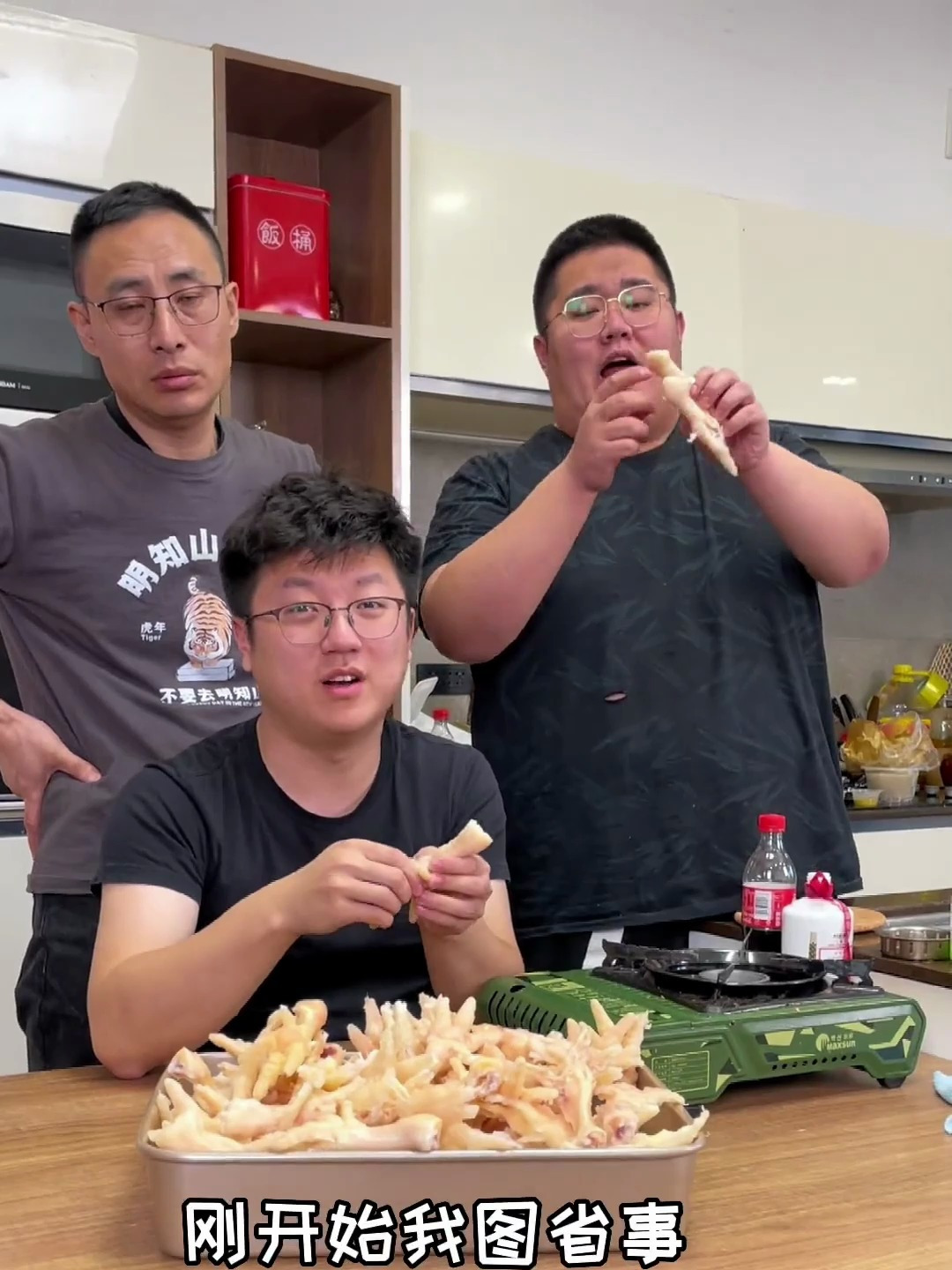 徒手剥了3000根鸡爪做无骨鸡爪 做完都有点不舍得吃了