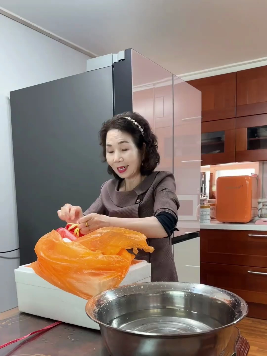 韩国婆婆今天买了40只活章鱼～做辣炒章鱼