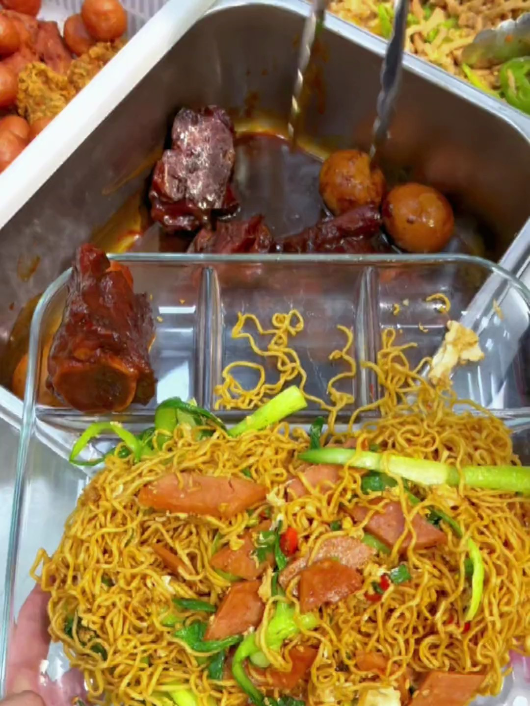 终于找到黄姐为什么给我打这么多饭的原因了