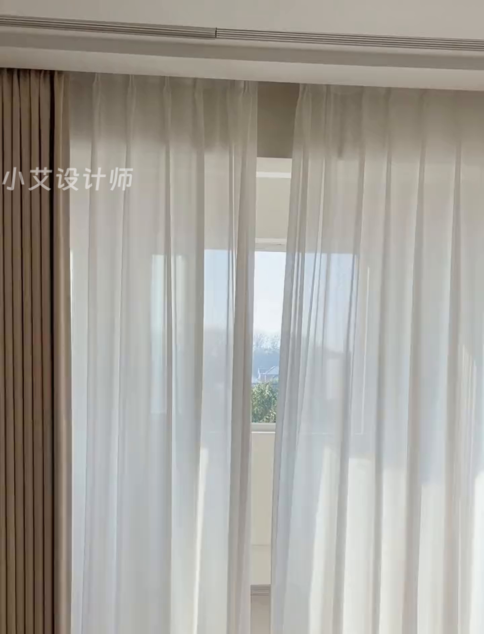 原来装饰的精髓在这里?老妈总说你会找借口花钱听了闺蜜们的建议,选了跟奶茶色窗帘超搭的可可蛋