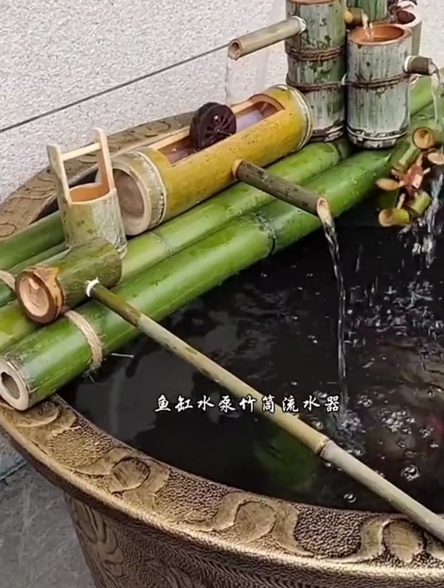 这是一款鱼缸竹筒过滤流水器,鱼缸造景增氧都可以