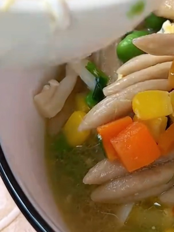 家常酸汤莜面鱼鱼!酸爽够味,天冷喝一碗超暖