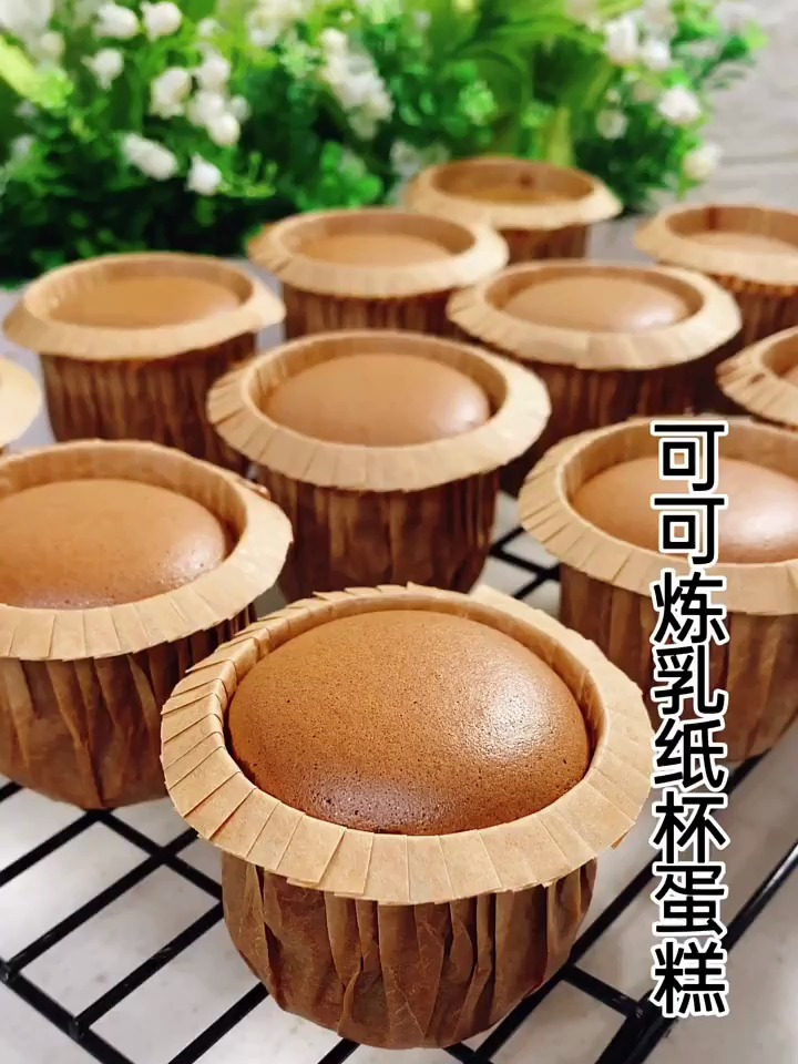 纸杯蛋糕这个是前几天直播做的那款巧克力味道的纸杯蛋糕