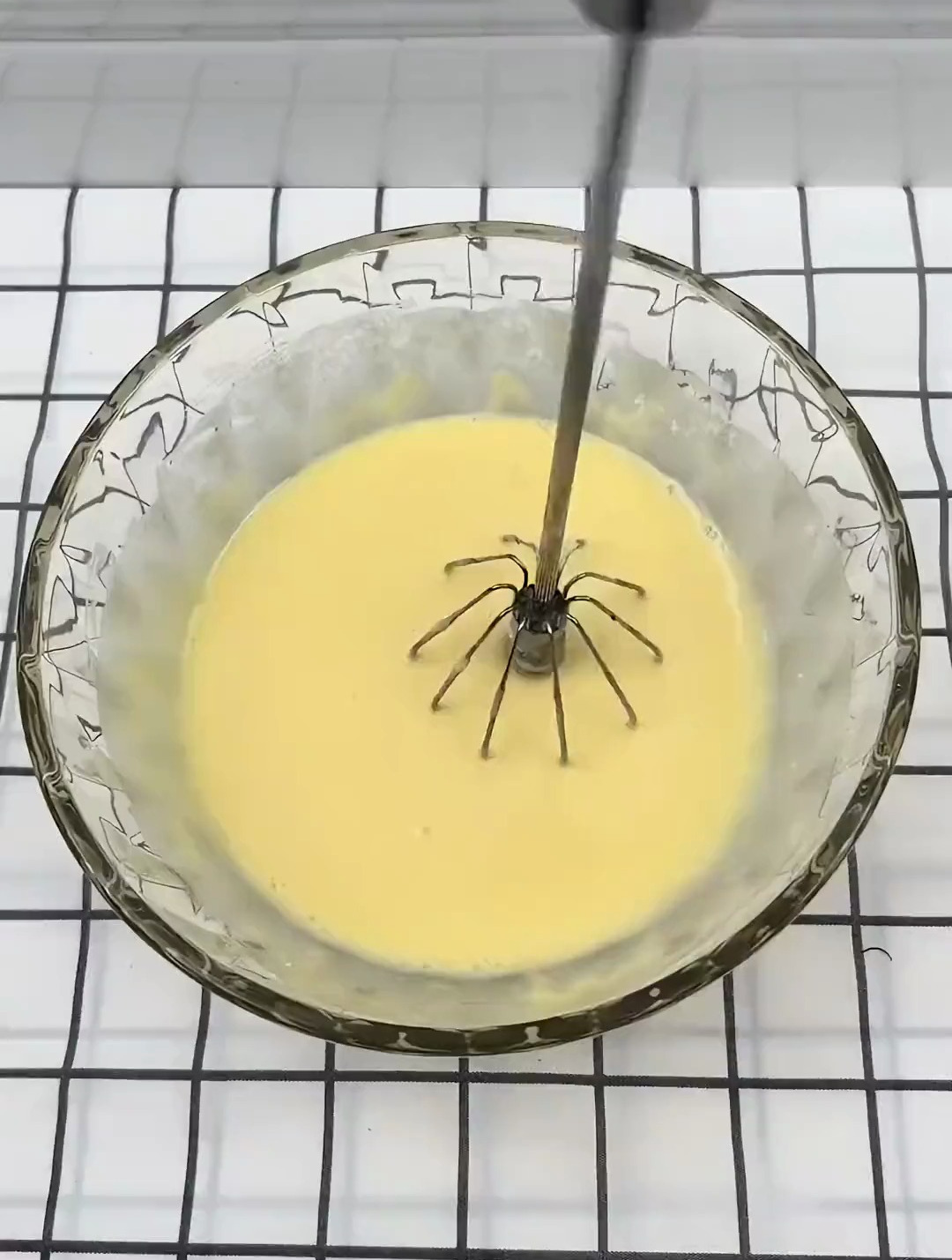 用蛋糕预拌粉就可以做出这么细腻的蛋糕,真的和外面卖的一个味道