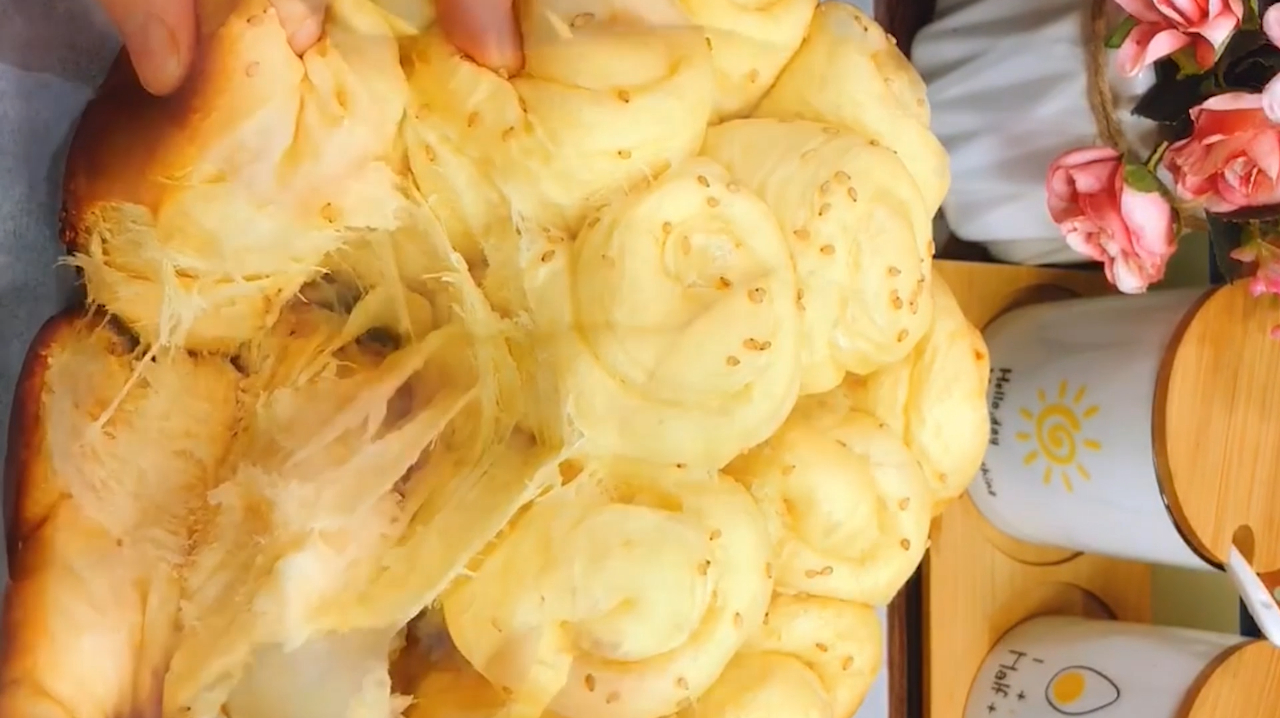 高压锅做的面包你一定没吃过,松软拉丝,比烤的简单,比烤的好吃