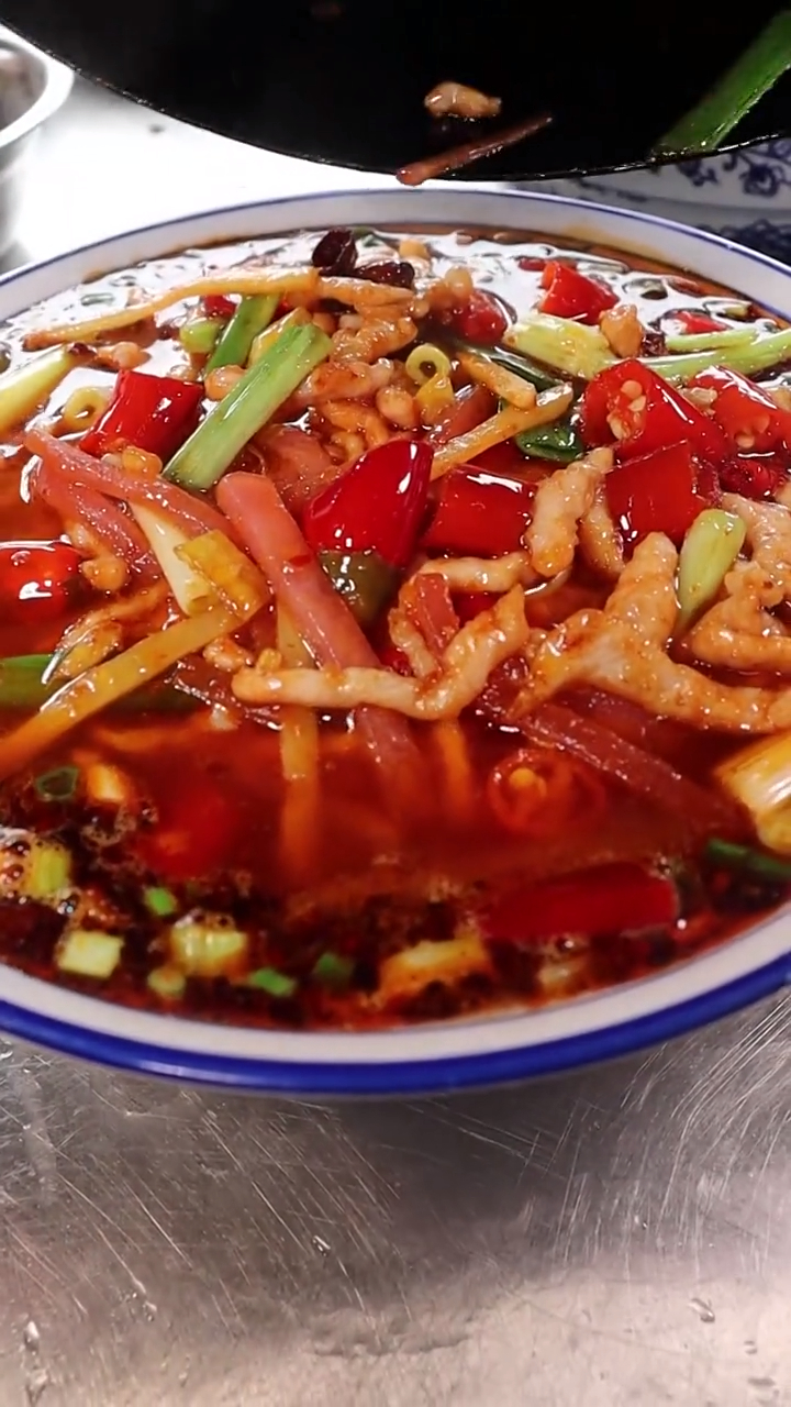 除了牛肉面,还有万州面!