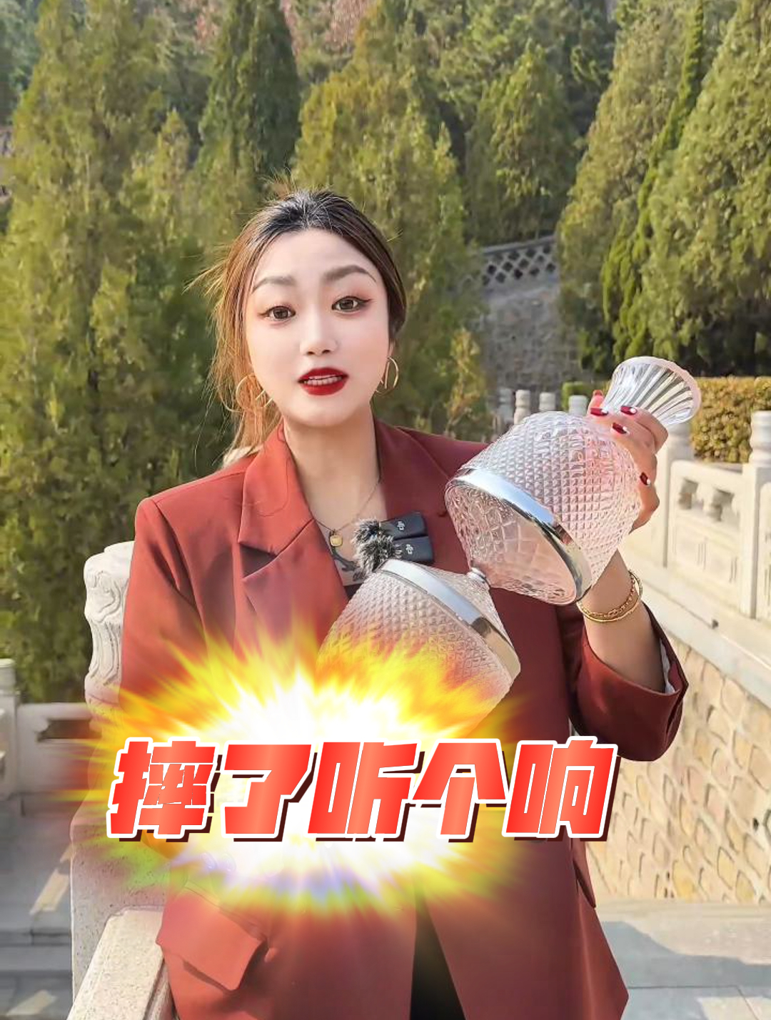 夏天不要常温喝半甜白葡萄酒了,放进冰箱冰镇一会,口感冰爽清爽