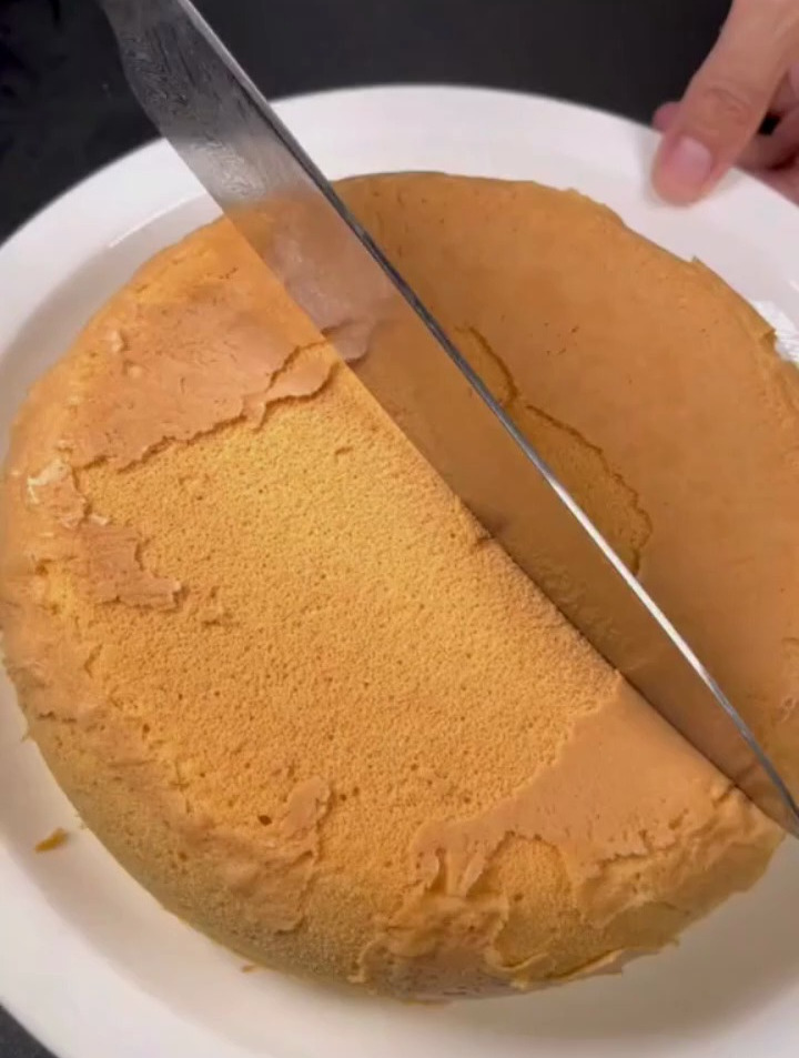 用我的方法在家就能做电饭煲蛋糕,简单不麻烦,一试就成功的那种