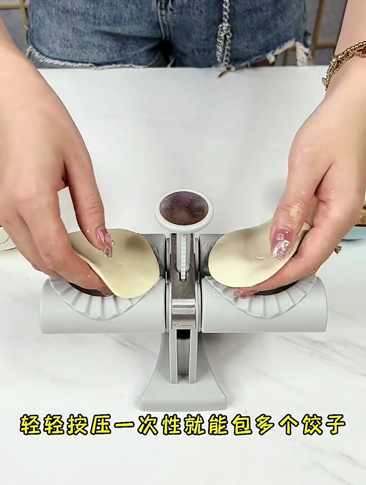 东北大娘自制“饺子神器”,天哪!做饺子真是又快又好吃
