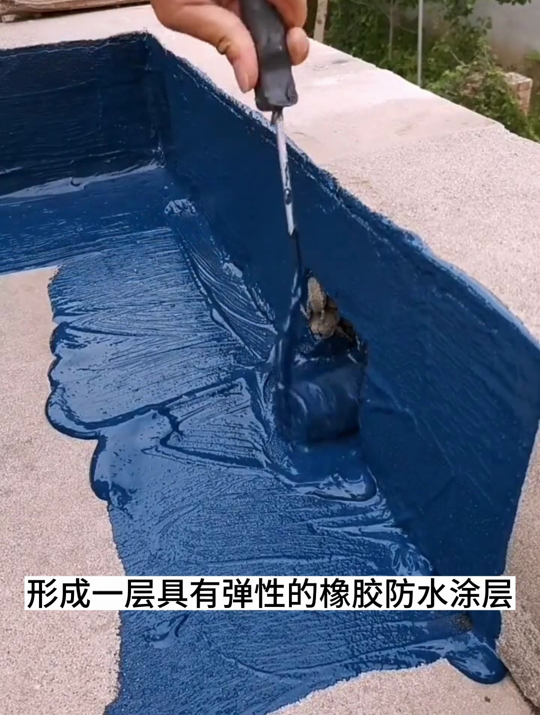 还是要“未雨绸缪”!提前做好屋顶的防水堵漏工作!