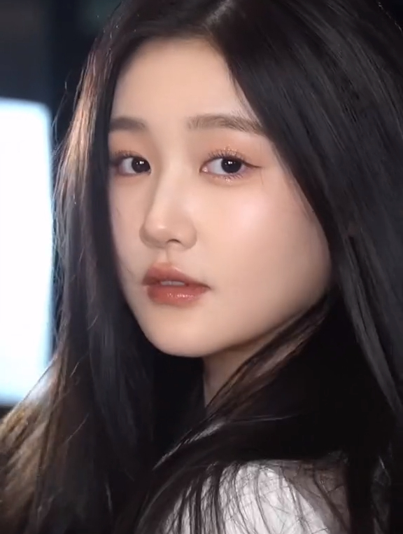 就像阳光刺破云层 缓慢而温柔 无法被阻挡