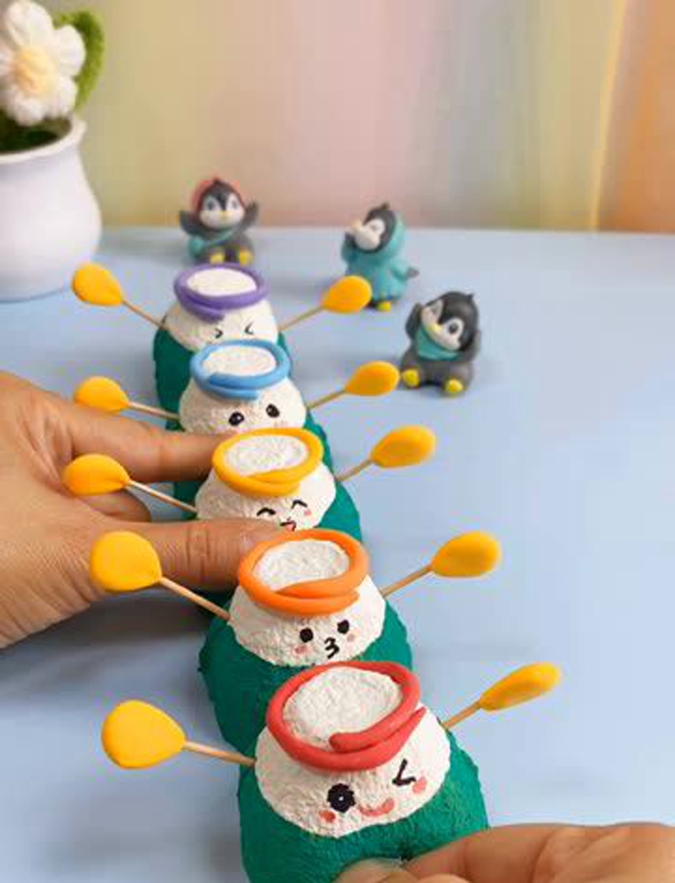 鸡蛋盒不要扔,简单几步做赛龙舟的小粽子