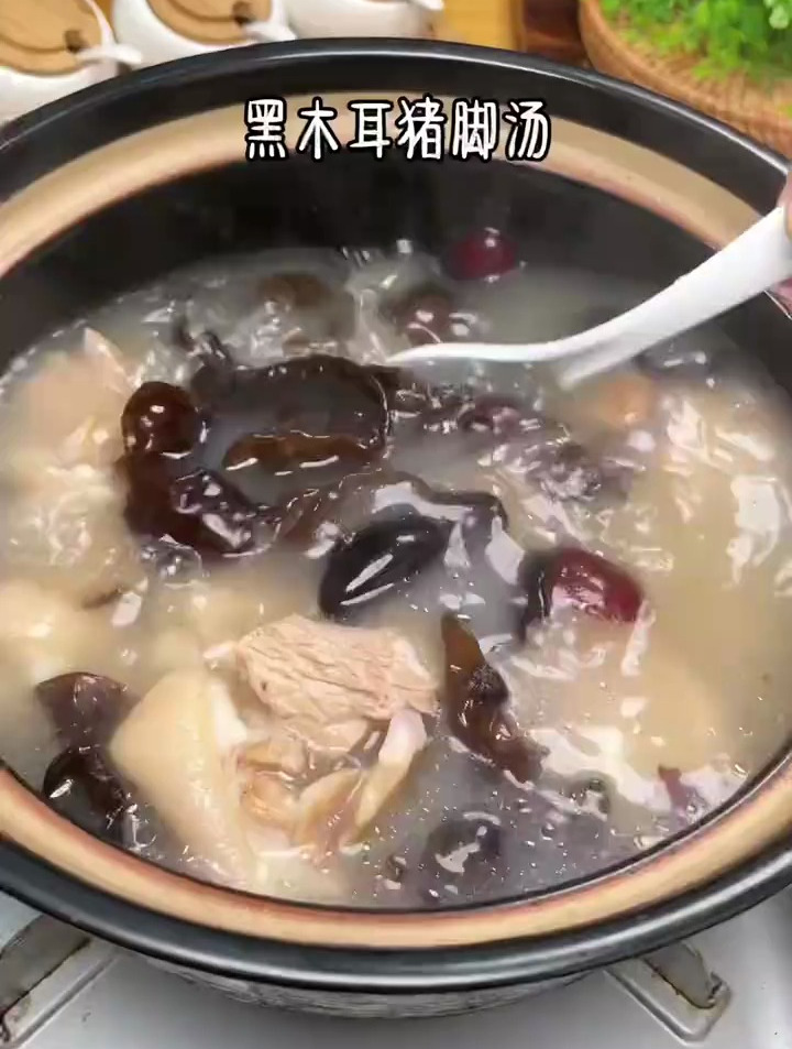 木耳猪蹄汤做法