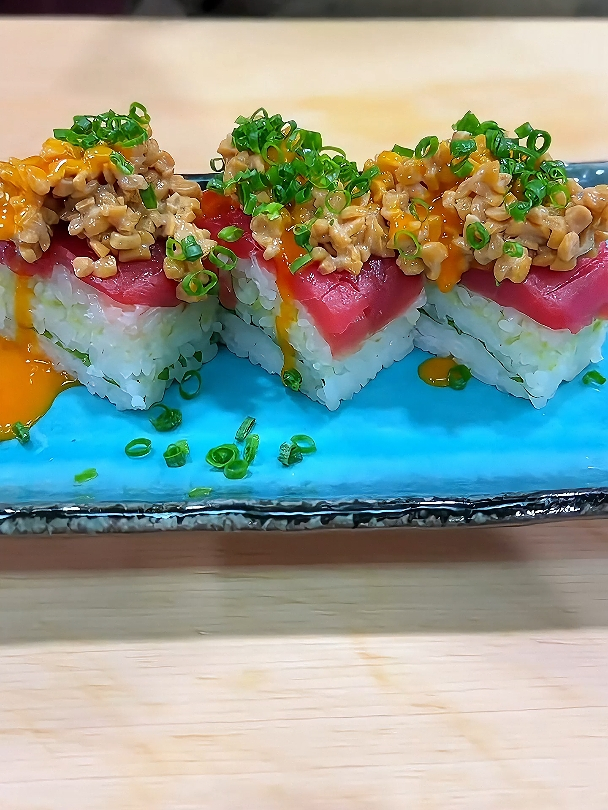 先尝为快:吞拿鱼纳豆寿司的风味邂逅