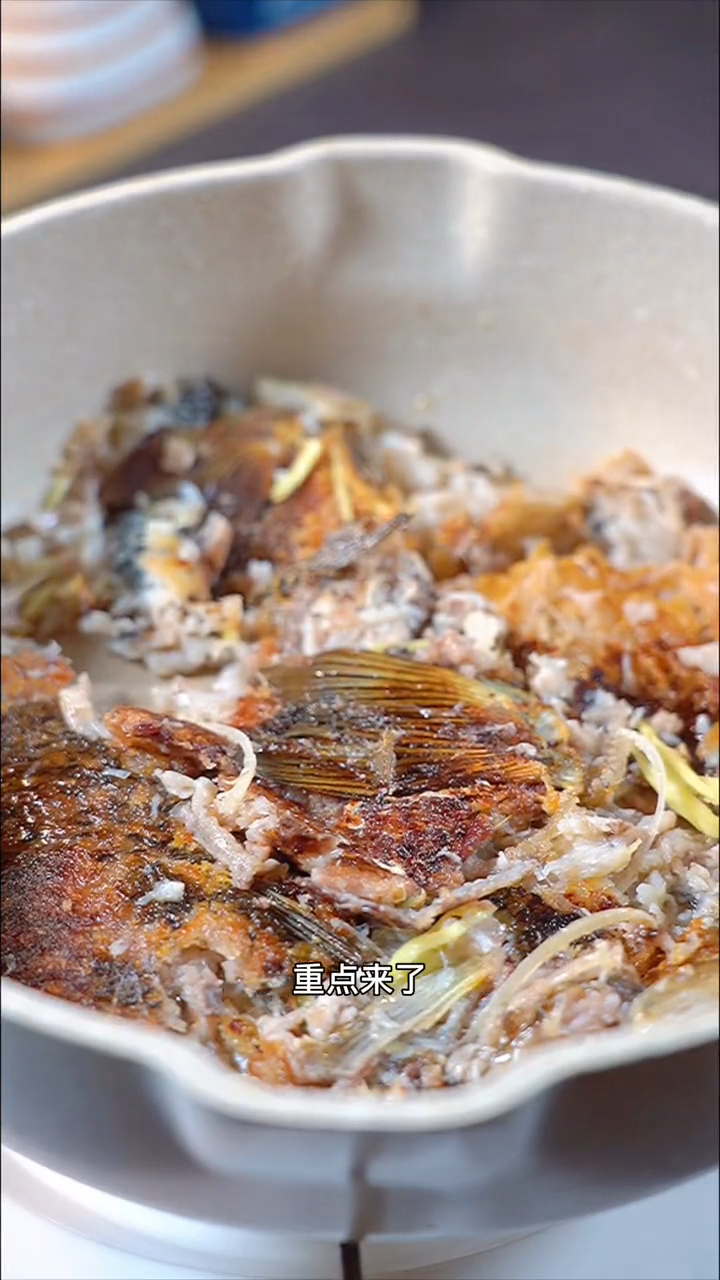鲫鱼汤这样做又浓又白,太好喝了!做法还很简单