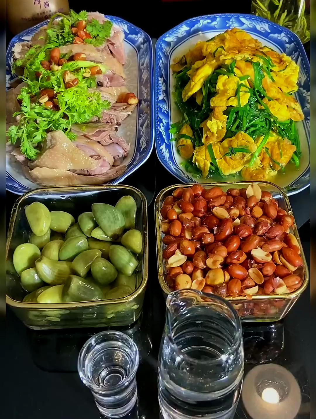 半只卤鹅,一份韭菜炒鸡蛋,三俩花生,一碟腊八蒜!人生足矣