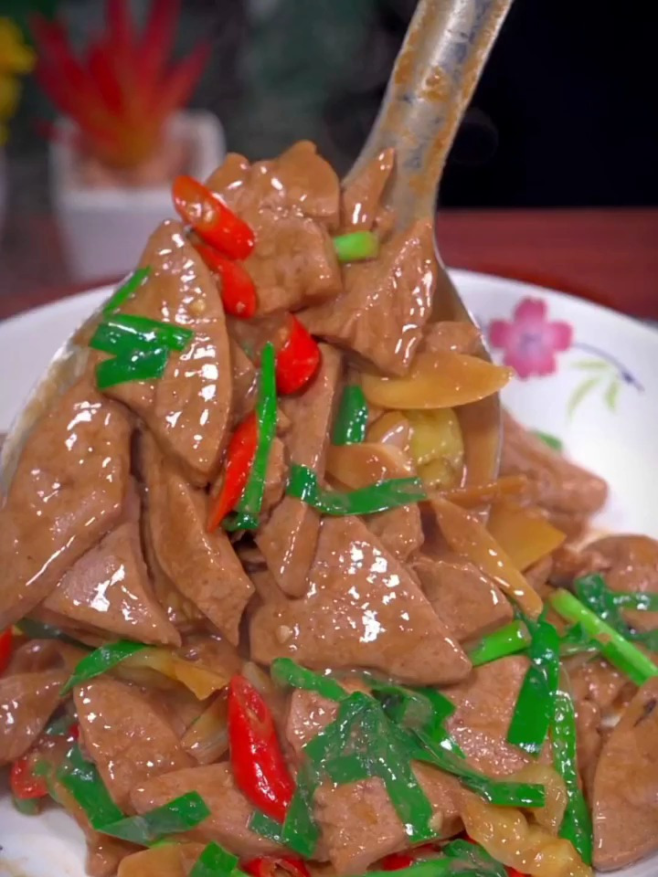 猪肝炒猪肝炒韭菜,实在太下饭了你也赶紧试试吧