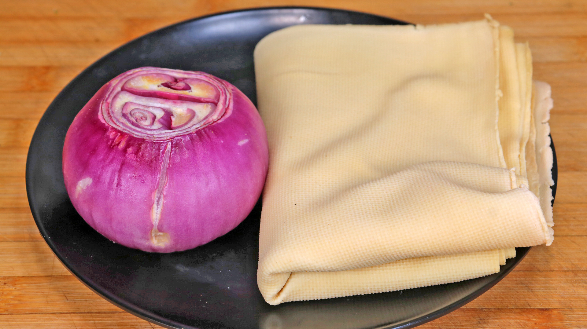 豆腐皮不要凉拌了,加1个洋葱,这样做太香了,鲜嫩多汁,超过瘾