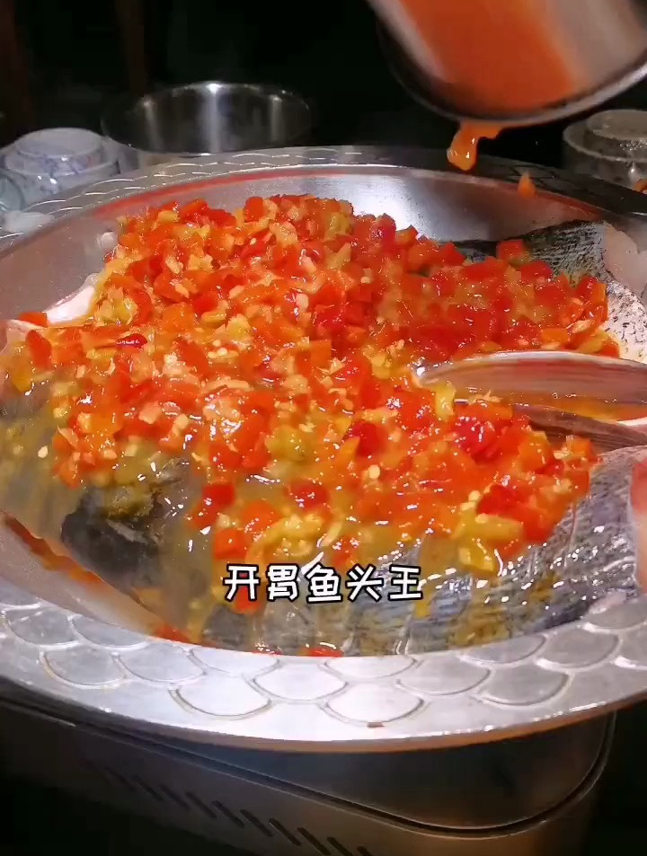 锅贴玉米枣饼子、开胃鱼头王都是可口的家乡菜