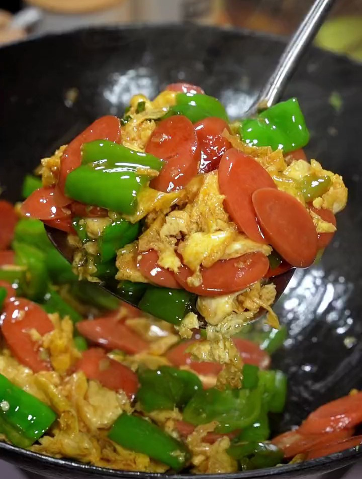 好吃又下饭的青椒火腿炒鸡蛋