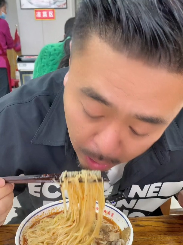 你又来沛县喝冷面啦 牛杂冷面陪牛肉 汤浓 肉多 味道美