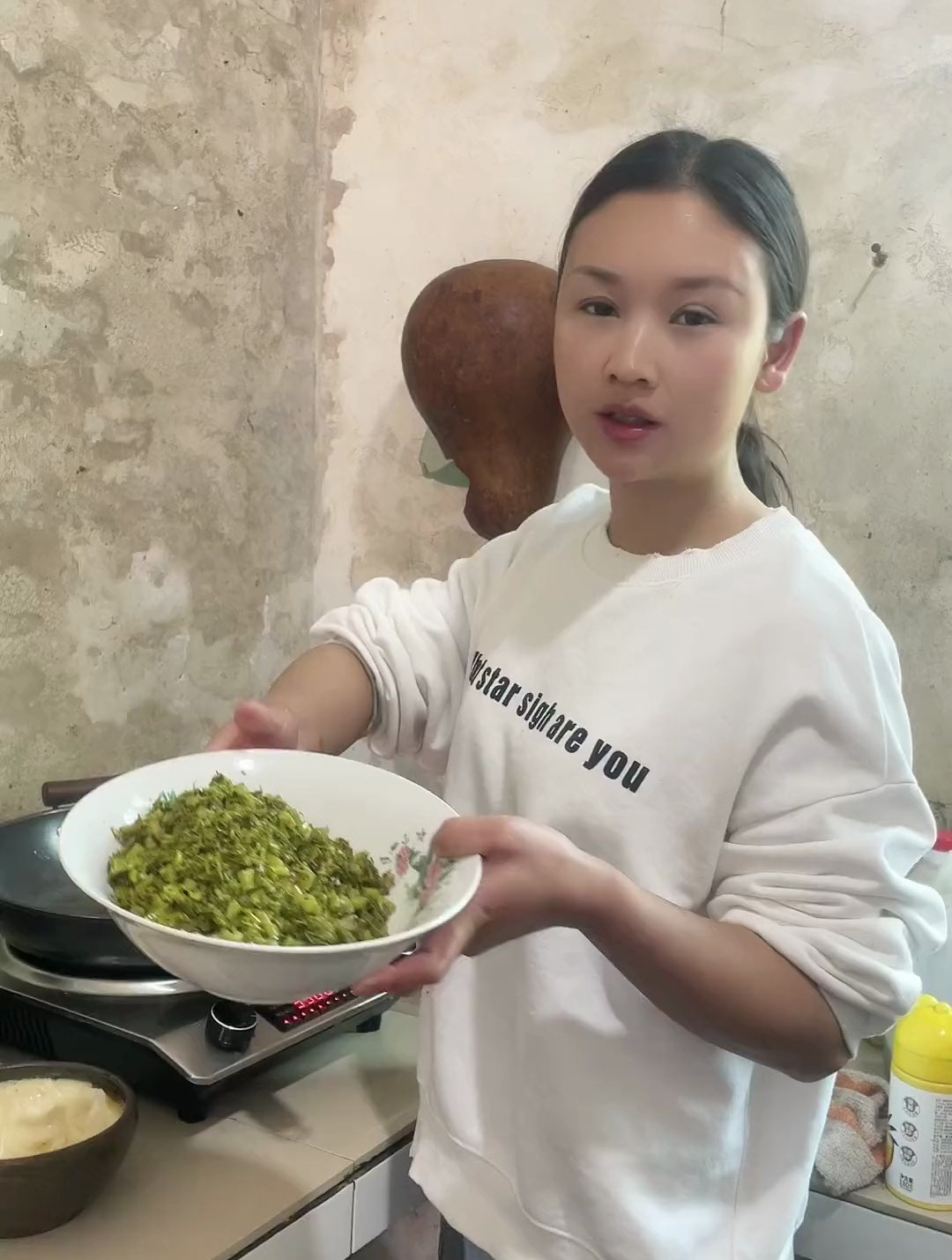 农村好地理的野油菜随便扯一点回家做成酸菜