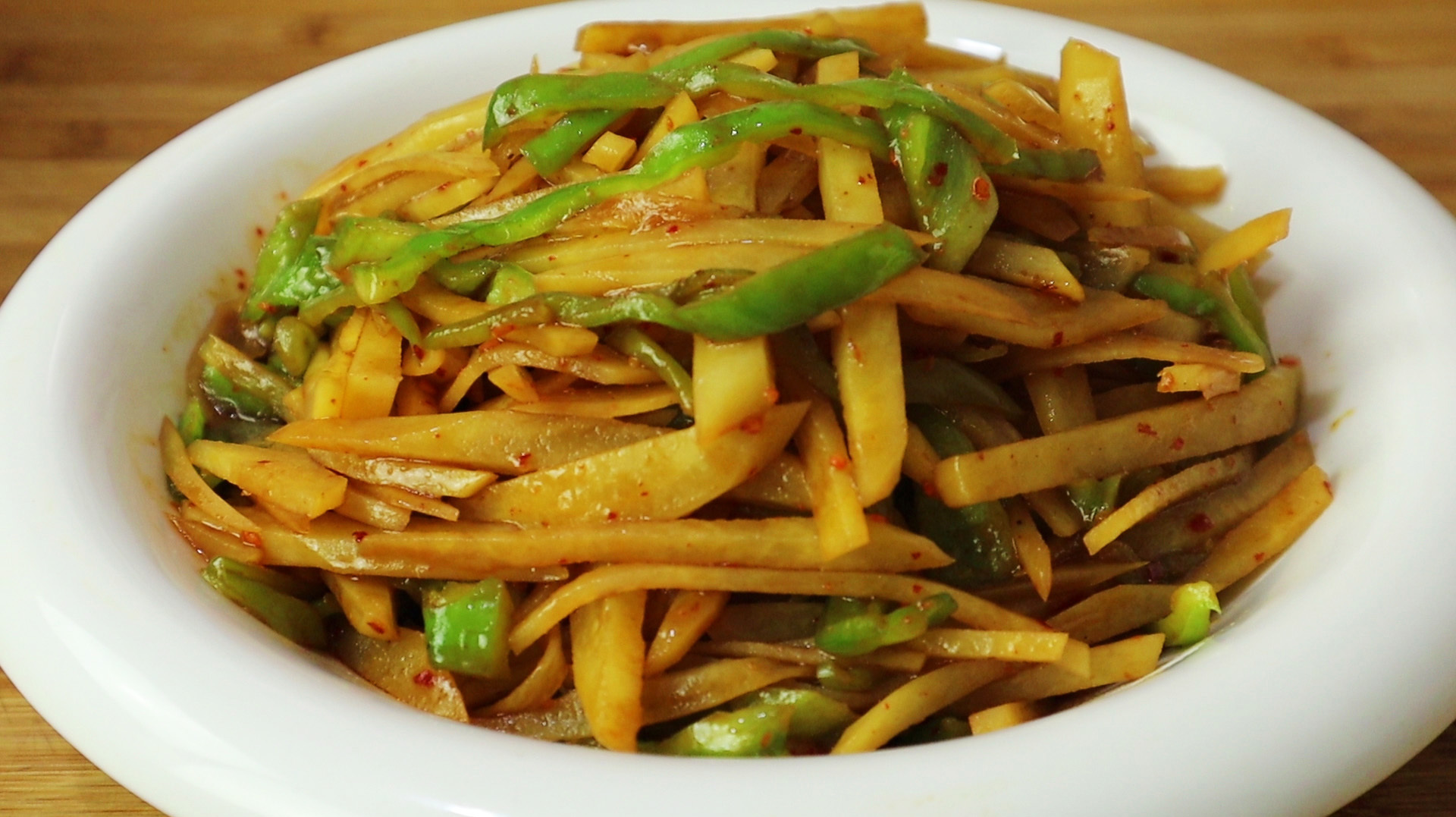 炒土豆丝,需要焯水吗?多数人都做错了,这样做土豆丝又脆又好吃