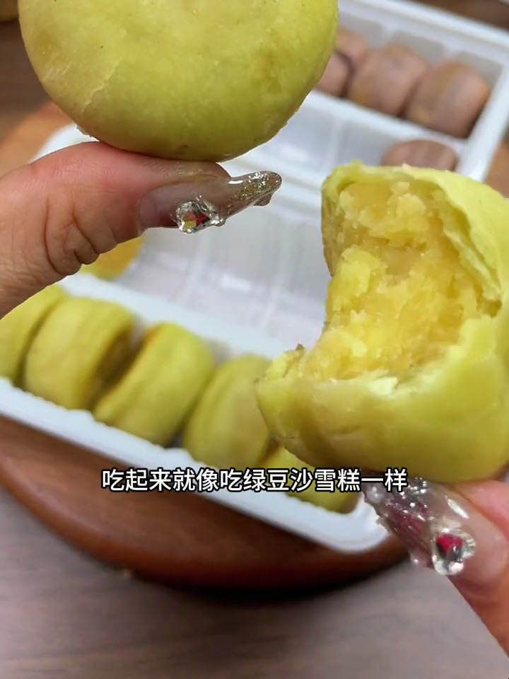 九度七的新品冰淇淋绿豆饼,零蔗糖,清甜细腻,口感绵密皮薄馅大