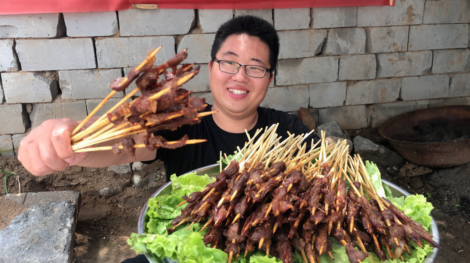 孜然羊肉不一样的做法!3斤羊肉穿成串炸,肉香不膻,真解馋!