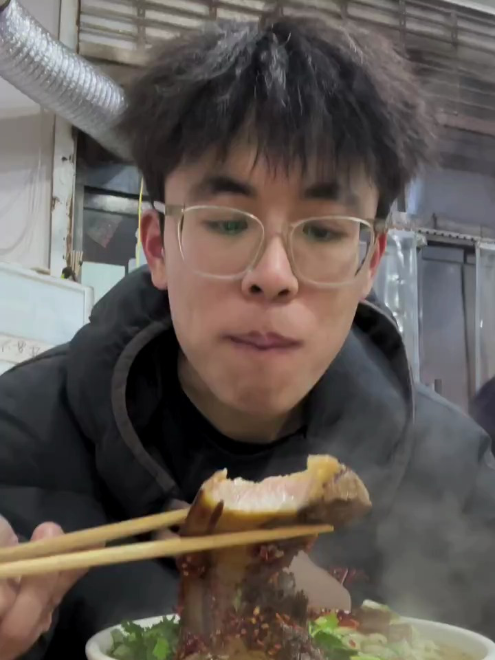 大肉面条吃肥的,来块肥肉解解腻!