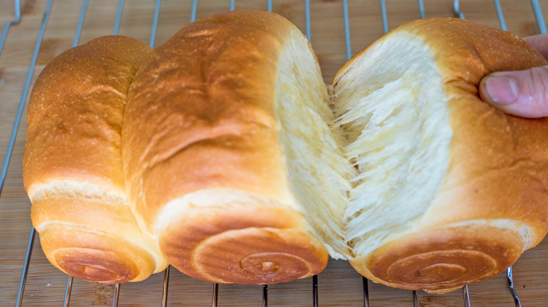 手撕面包学会这个配方就够了,一次发酵,绵软拉丝,比买的还好吃