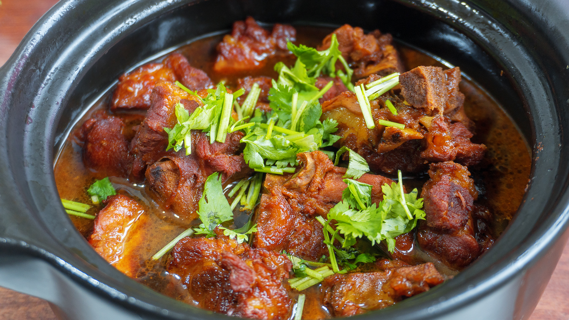 排骨往砂锅里一放，教你老一辈秘制做法，肉嫩鲜香，排骨不腥不柴