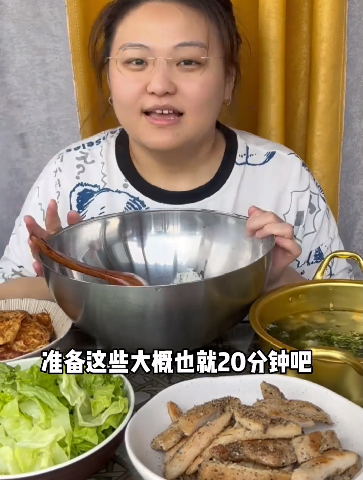 又是体重浮浮沉沉的一天,来一盆懒人版水煎鸡排拌饭!