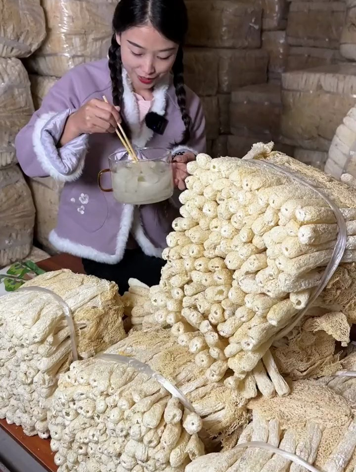 如果你找到原产地的话,你会发现竹荪原来真的不贵