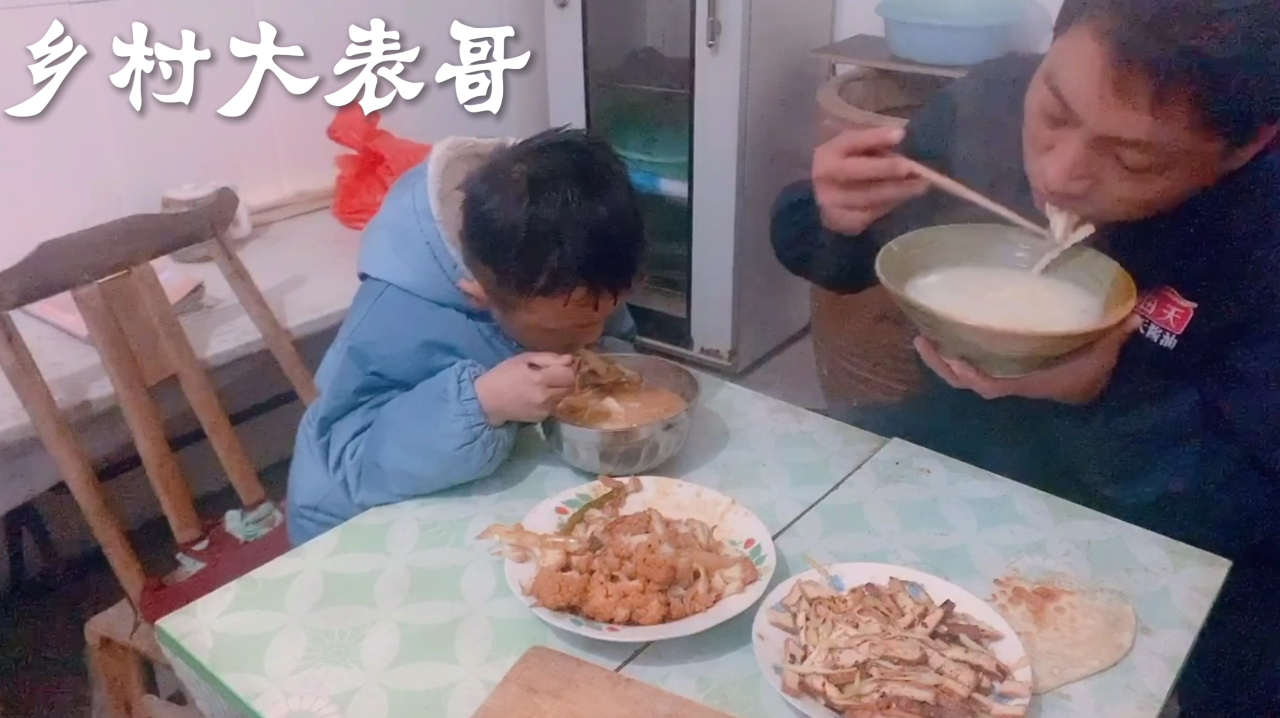 天气降温,大表哥做凉拌豆腐,这样做才好吃,喝酒的知音菜
