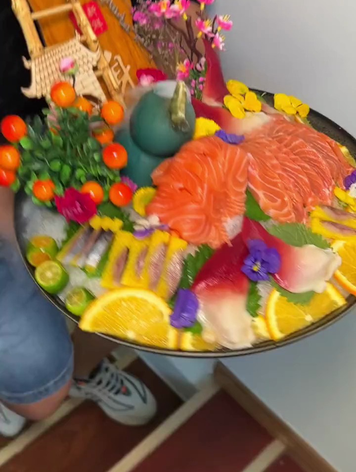 这种买海鲜的地方可以多来点!三文鱼新鲜新鲜新鲜鲜掉眉毛了