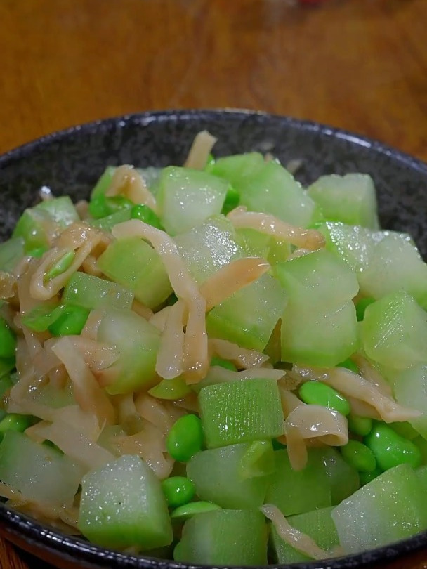 脆嫩可口的榨菜炒冬瓜