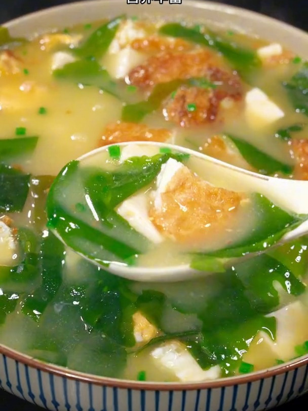鲜美好喝的裙带菜鸡蛋汤