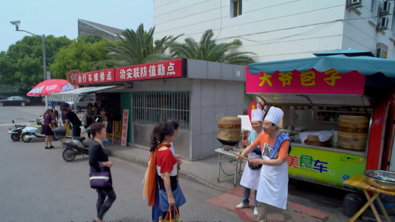 包子铺第一天开张没人买,大叔机智唱起快板,不到一会儿卖光了