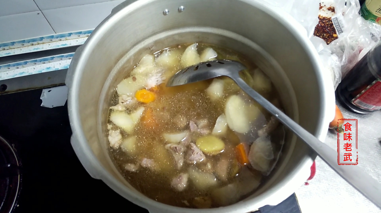 清炖羊肉这样做,汤既不腥又非常的鲜,老师傅传授秘方