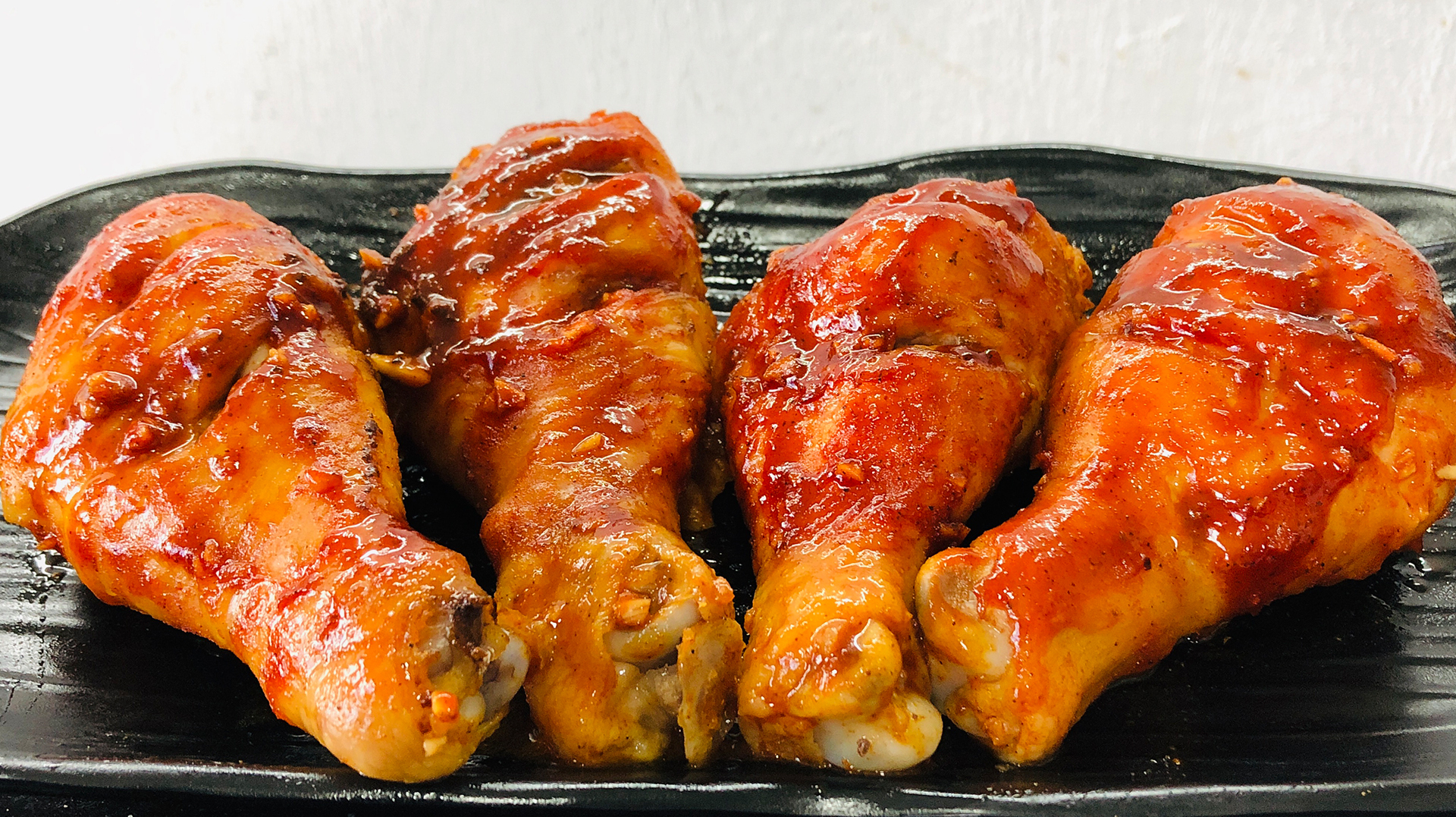 教你用烤箱做烤鸡腿，简单快手，鸡肉鲜嫩多汁，比炸鸡店买的好吃