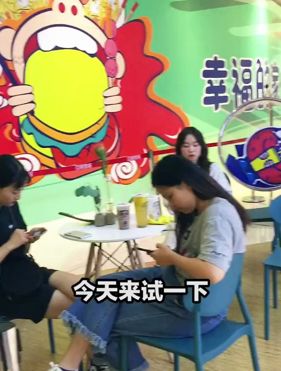 先扭蛋后喝奶,终于可以在银泰城喝豆腐奶茶了