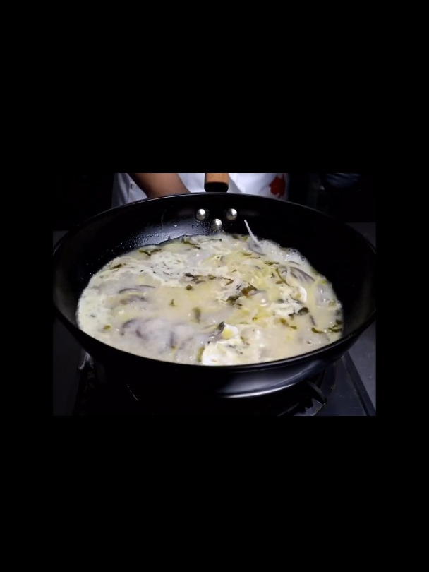 鱼肉嫩滑汤汁鲜美可口巨好吃的金汤鱼粉嗦到梦中情粉了